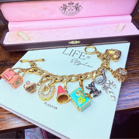 Authentic Juicy Couture Gold Y2K Bedazzled  Charm Bracelet Excellent Condition - Picture 5 of 6